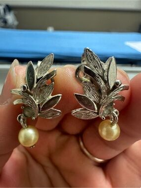 Vintage Avon Silver tone Leaf Pearl Drop Clip Earrings with rhinestone